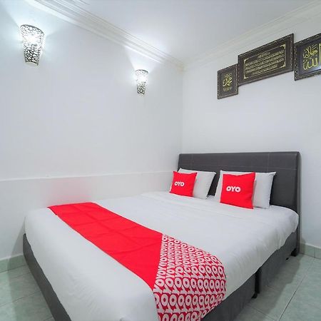 Oyo 89850 Mutiara Motel Kuah Exteriér fotografie