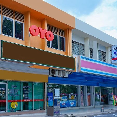 Oyo 89850 Mutiara Motel Kuah Exteriér fotografie