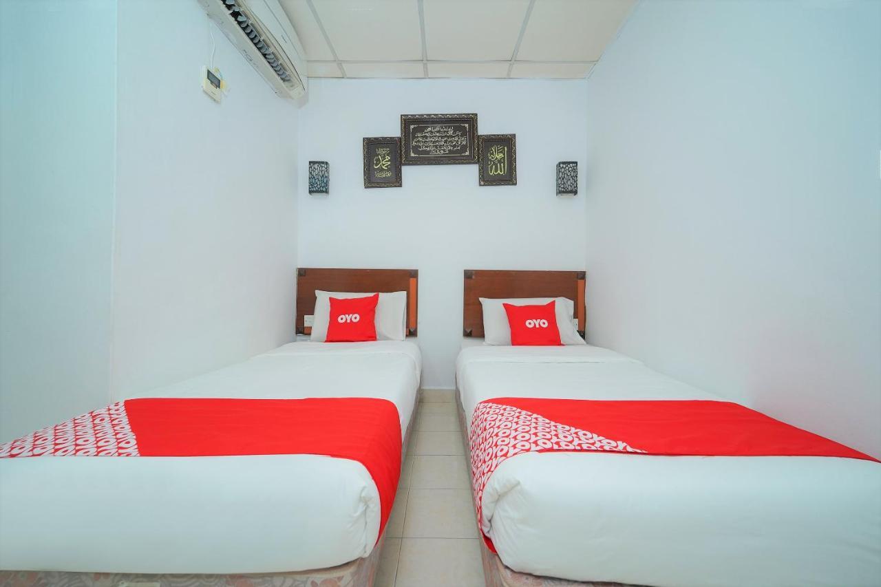 Oyo 89850 Mutiara Motel Kuah Exteriér fotografie