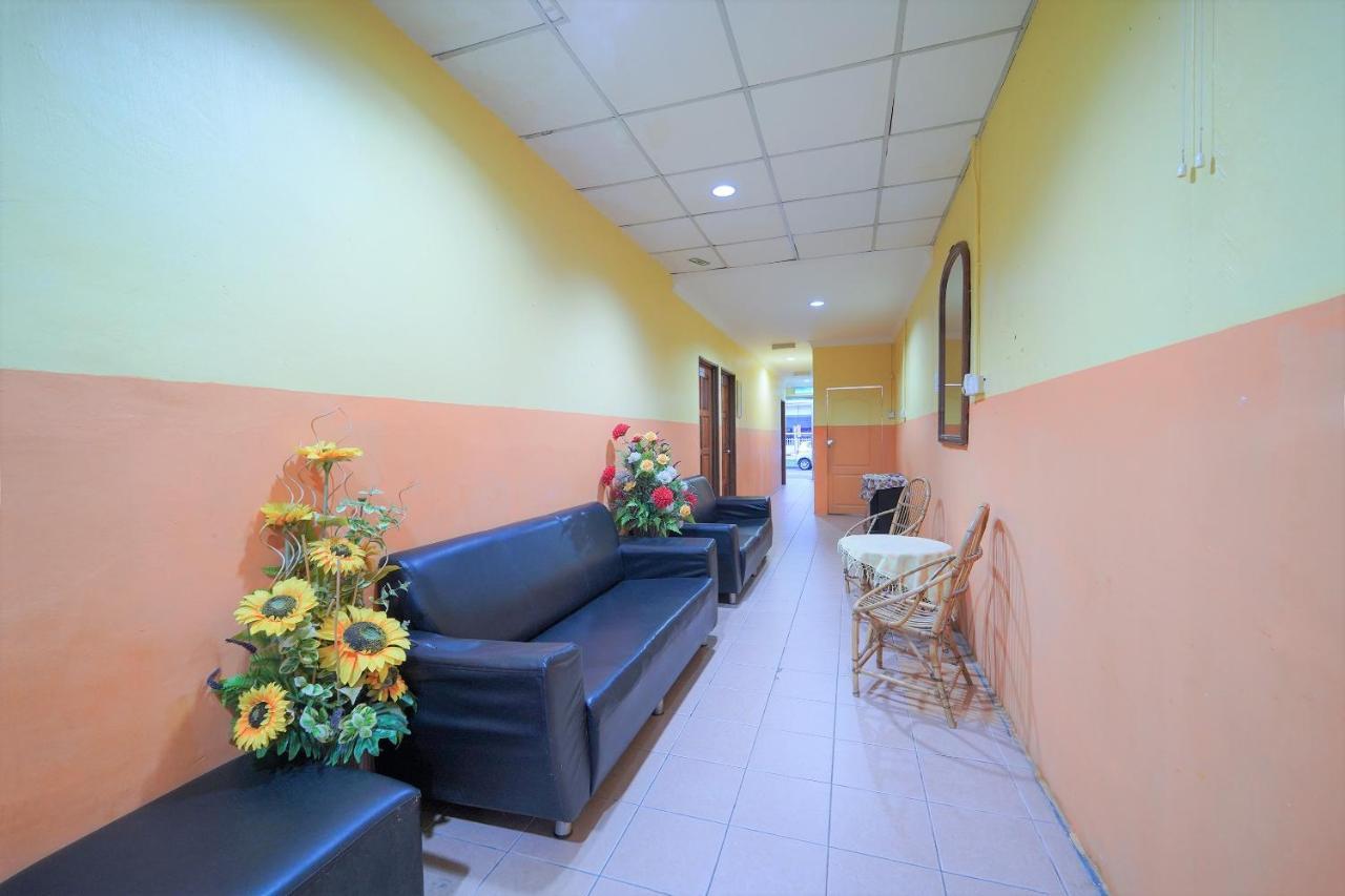 Oyo 89850 Mutiara Motel Kuah Exteriér fotografie